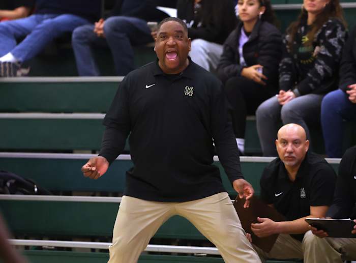 Moreau Catholic coach Frank Knight, who last week won his 400th game, is intent in back-and-forth game Monday in MLK Classic opener vs. Redwood.
